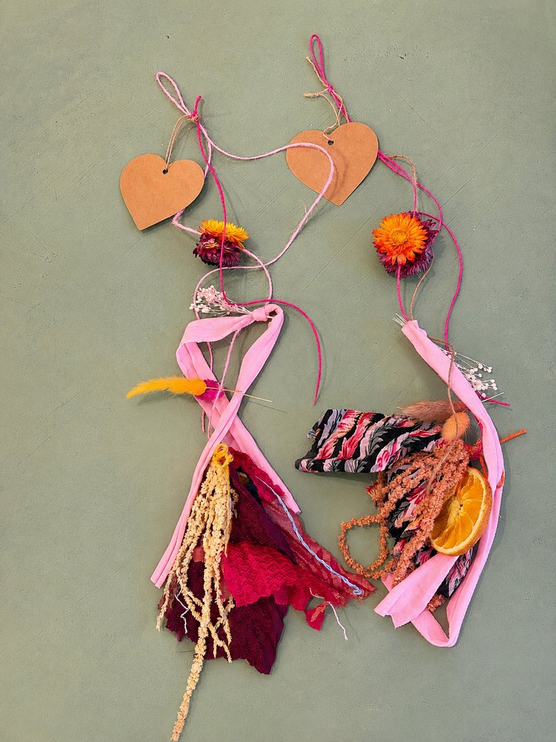 Dried flower heart card
