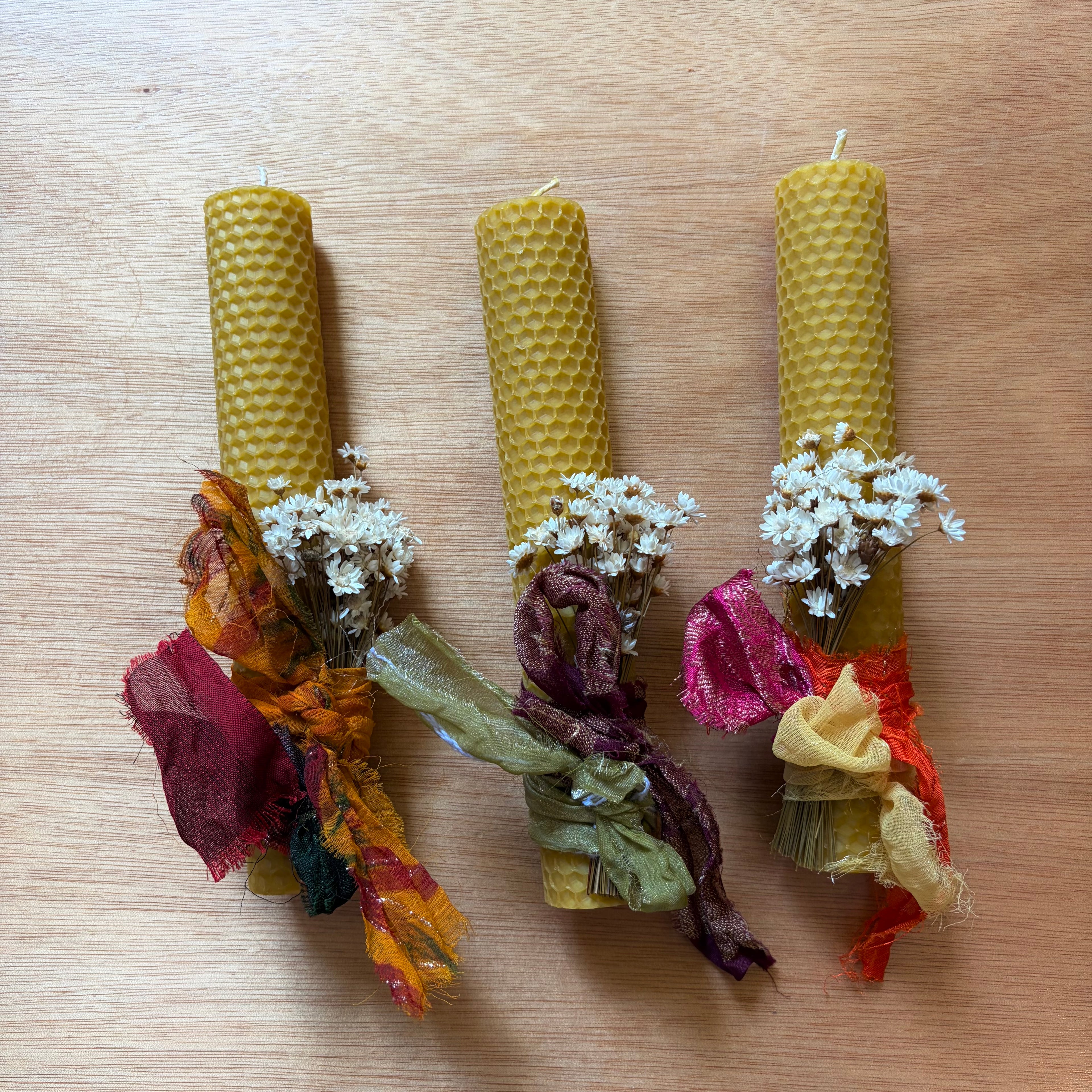 Beeswax candle with white bouquet