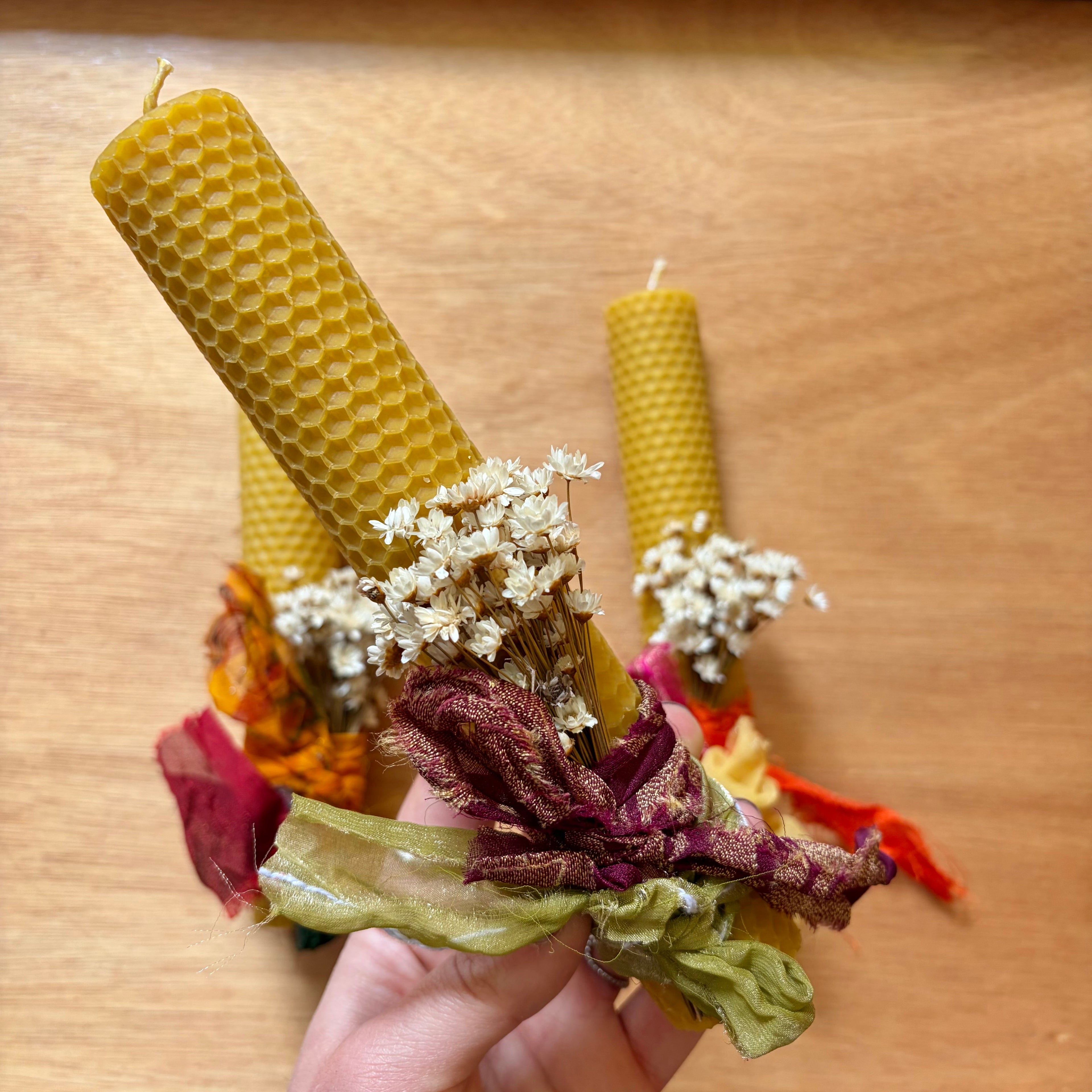 Beeswax candle with white bouquet