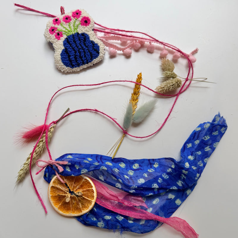 Spring garland with embroidered vase