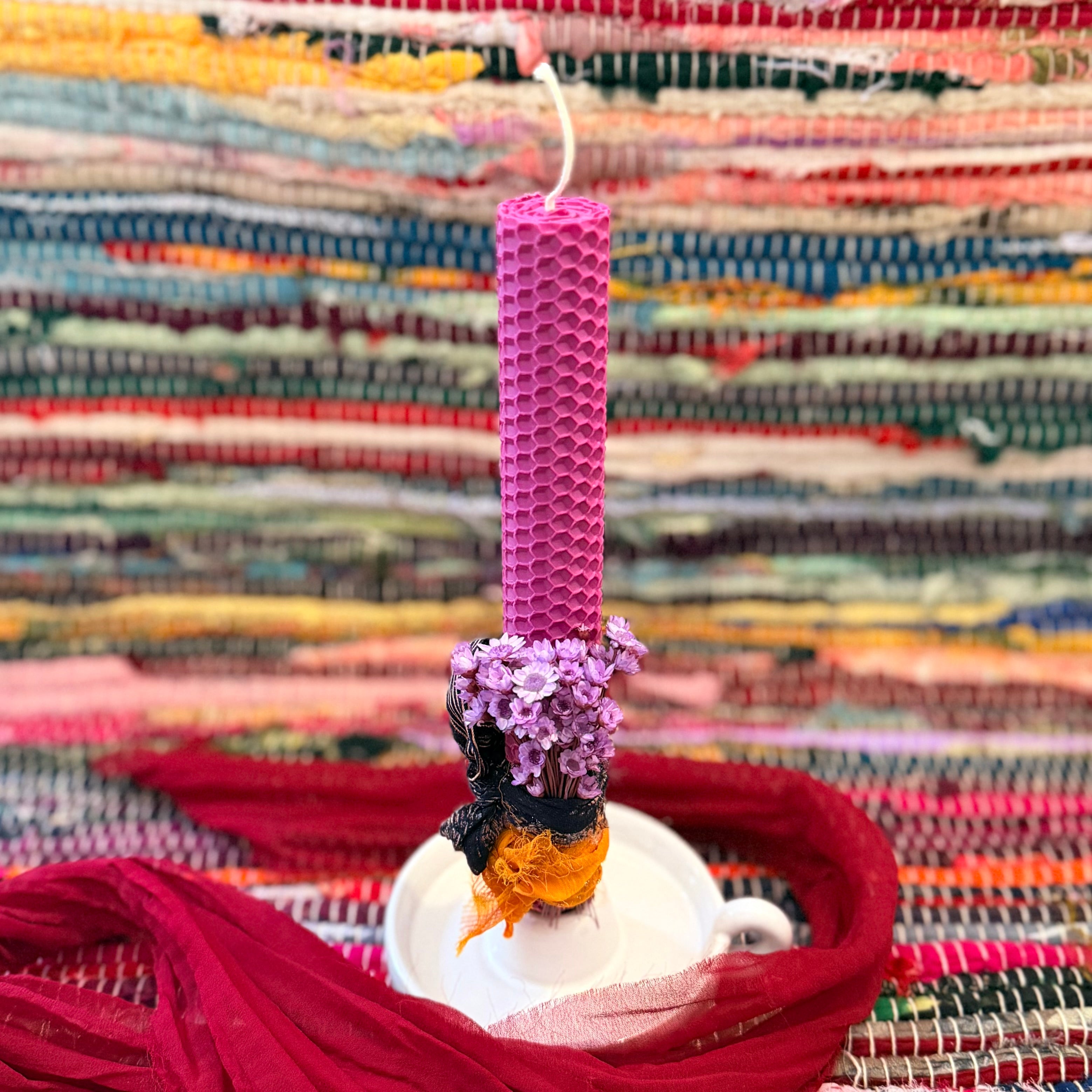 Beeswax candle with lilac bouquet