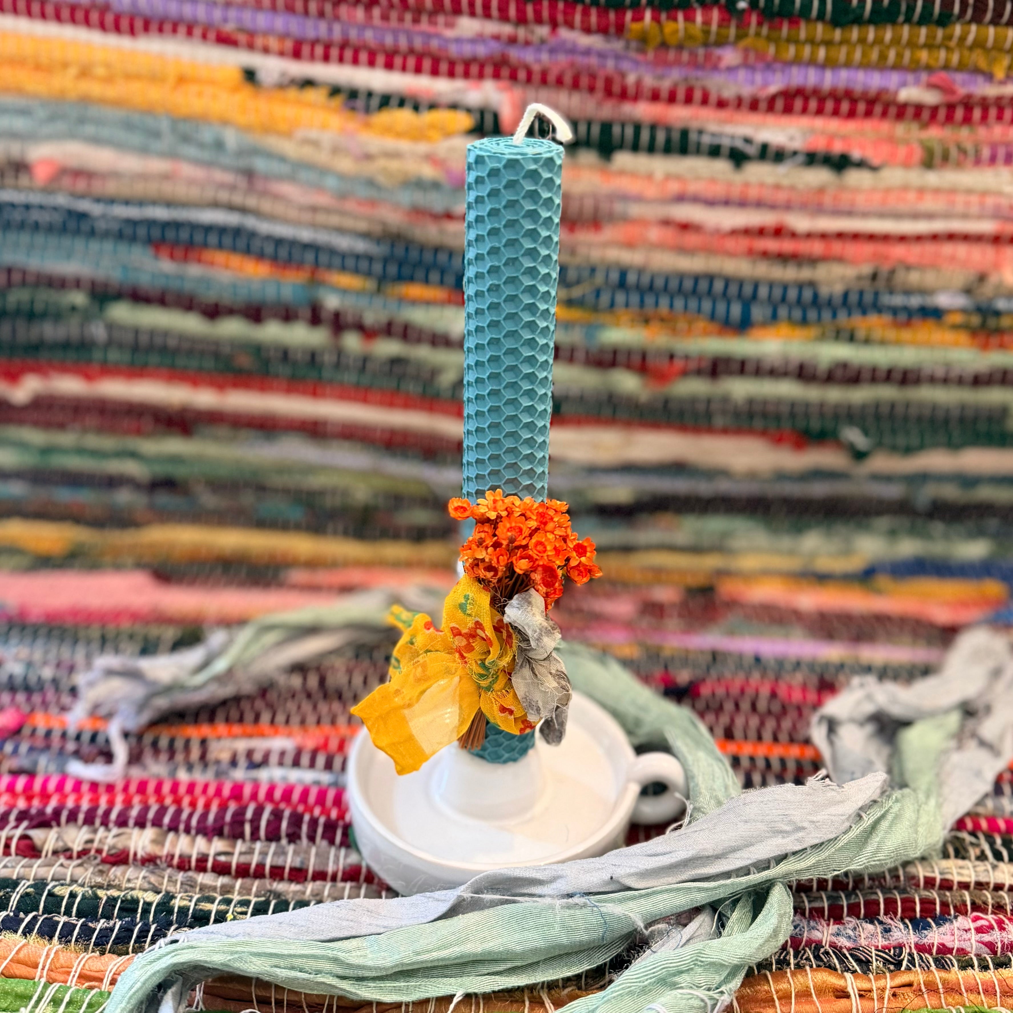 Beeswax candle with orange bouquet