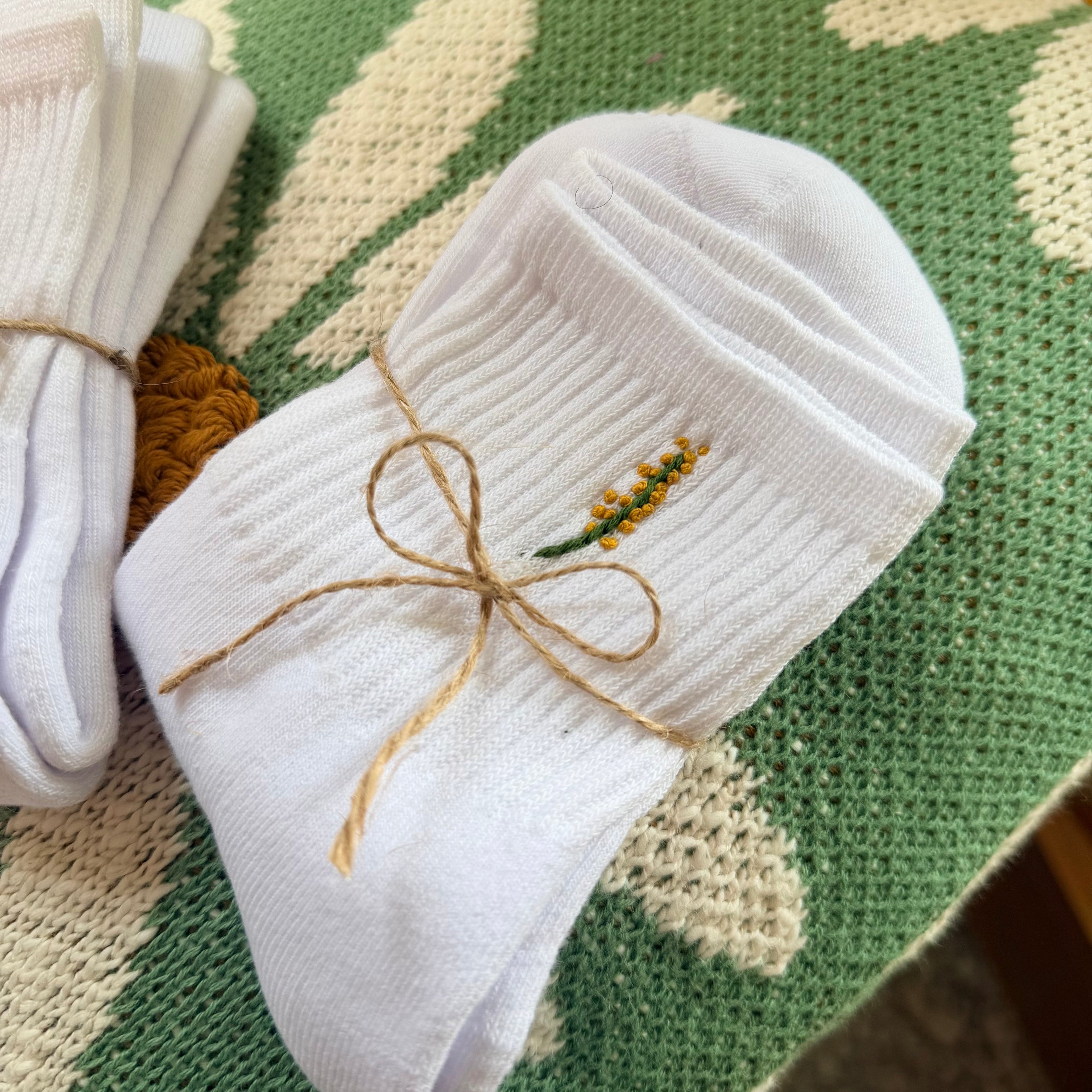 Socks with embroidered flower
