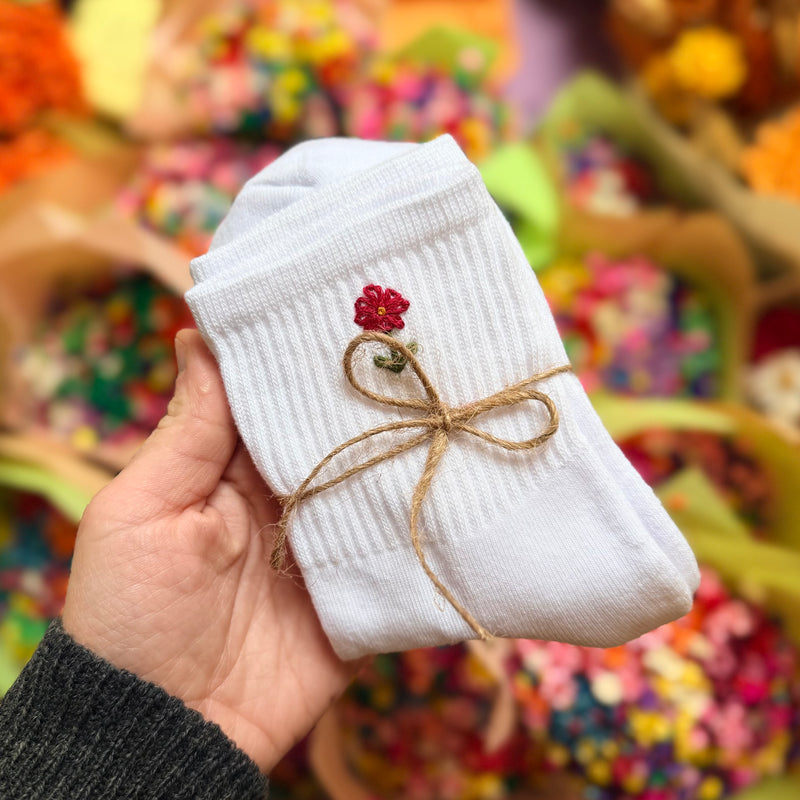 Socks with embroidered flower